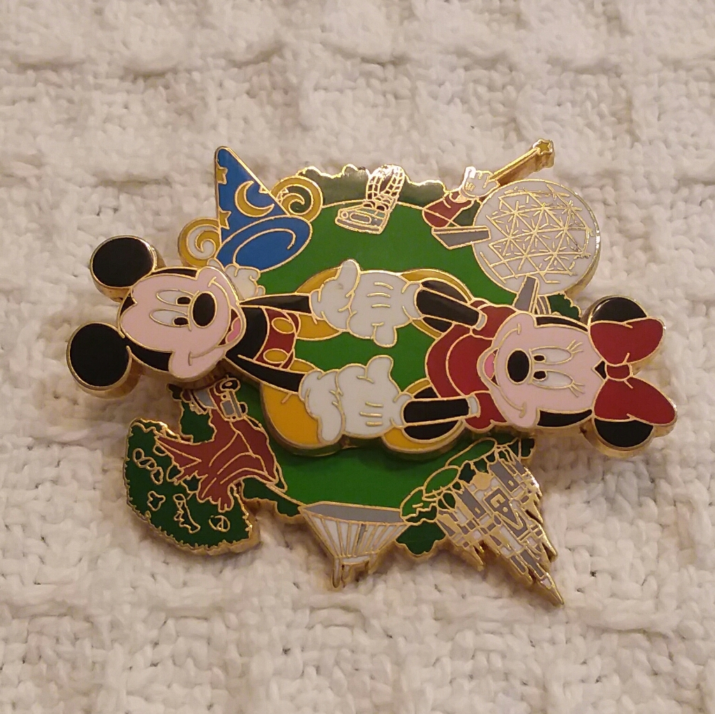Disney 2003 MinnieMickey Spinner Pin 50$